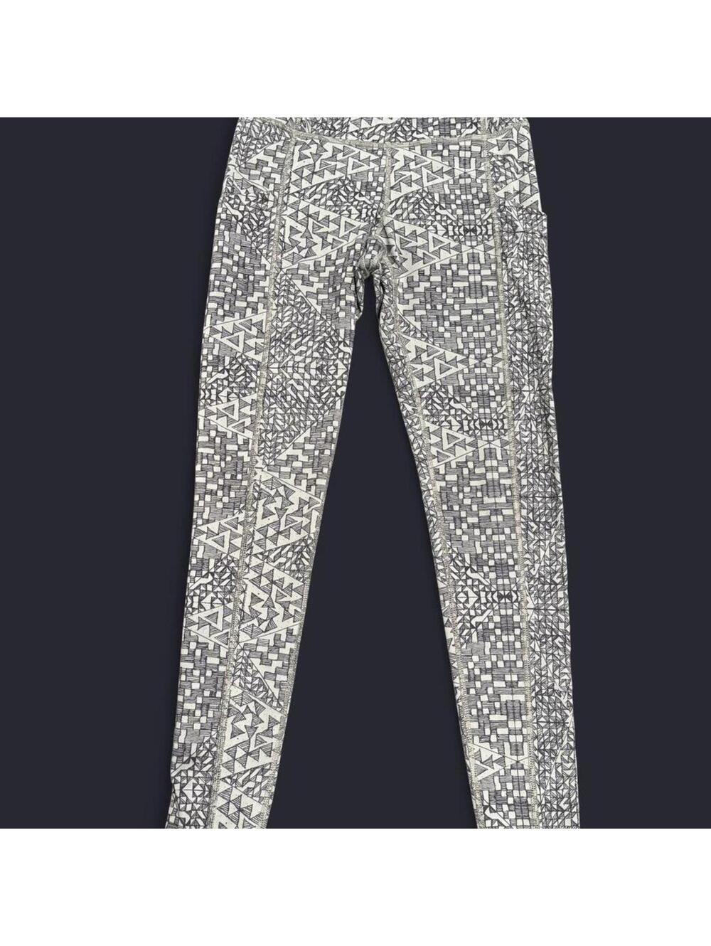 Geometric Print High-Rise Leggings – Black & Gray